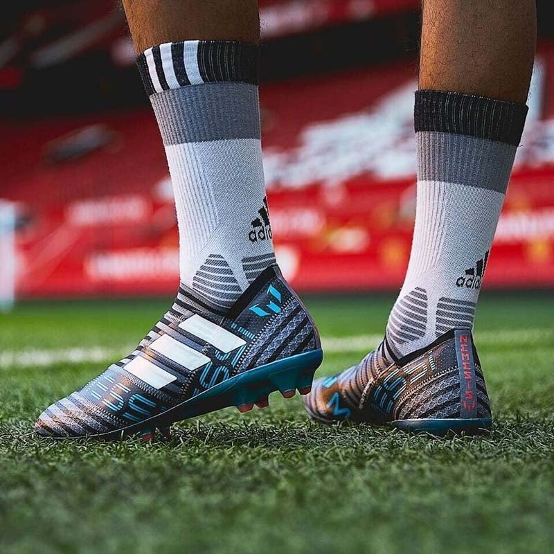 Giày bóng đá adidas nemeziz